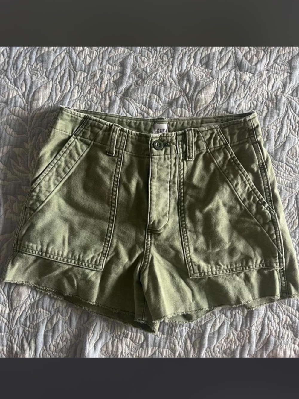 GAP Olive Green Utility Women's Shorts size 2 PETITE !